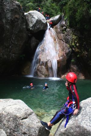 CANYONING